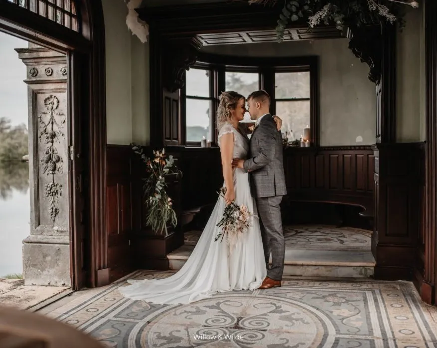 Kinmount-House-Bathing-House-Couple-Flowers Kinmount House Bathing House Couple Flowers
